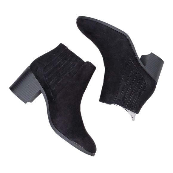 Qupid Shoes - Qupid Black faux suede ankle boots with a heel  size 6 women